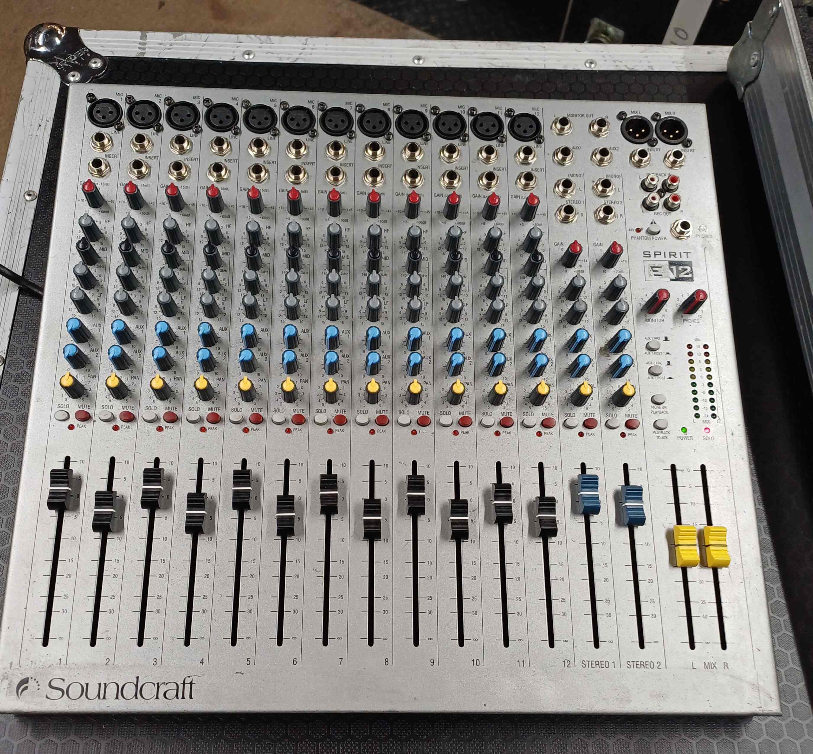 Soundcraft Spirit E12