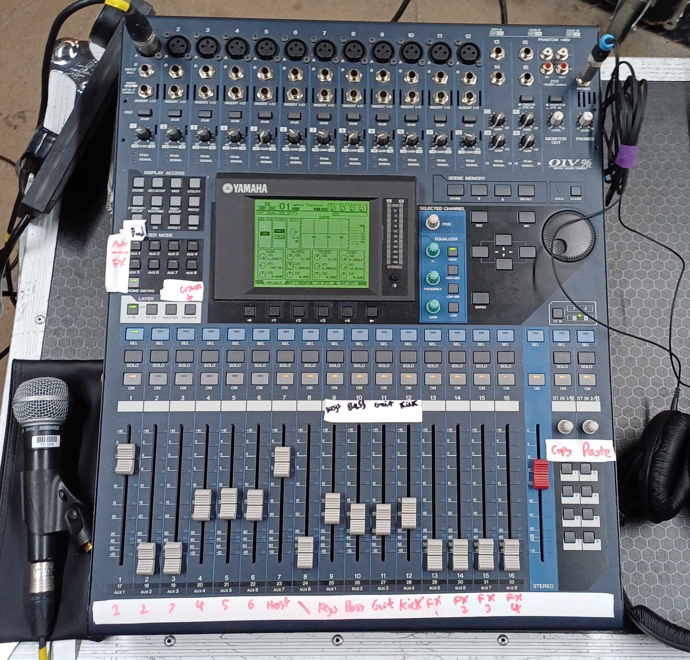 Yamaha O1V96 sound desk